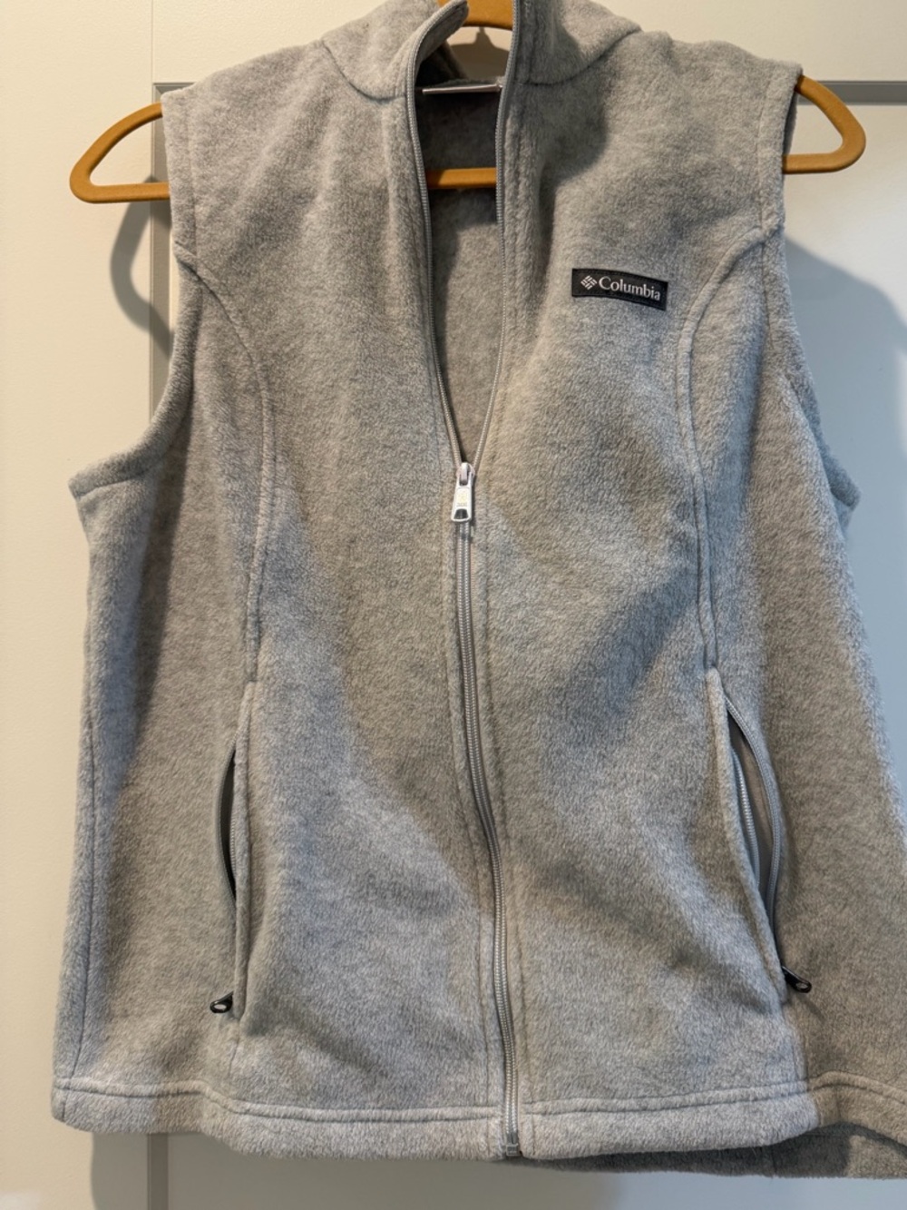 Columbia Light Grey Fleece Vest - Zip Front, zip pockets. Petite Lge